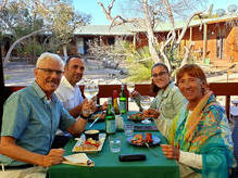 Weihnachtsessen in unserem Retreat auf Kangaroo Island; eine Woche später war hier alles abgebrannt!!