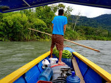 Mit dem Boot immer tiefer in den peruanischen Amazonas-Urwald