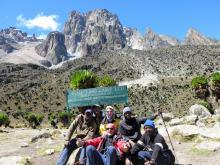 Unser Team vor dem Mt. Kenia-Massiv (4200 m)