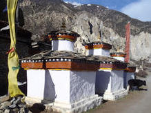 Stupas bei Manang (3540 m)