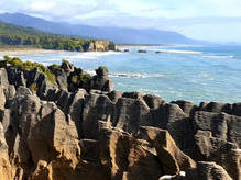 "Pancake-Rocks", Millionen Jahre alte Kalksteinschichten - westliche Südinsel Neuseeland