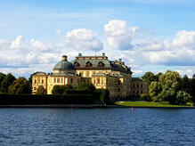 Schloss Drottningholm (17. Jh.) - Unesco-Welterbe und Sommerresidenz der schwedischen Königsfamilie
