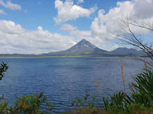 Aktiver Vulkan Arenal (1640 m) mit gleichnamigem See