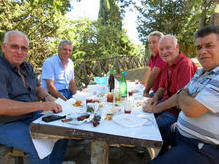 Kalabresisches Picnic beim Basilianerkloster Santa Maria del Pátire