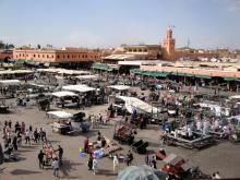 Der berühmte Jemaa el Fna in Marrakesch: Platz der Garküchen, Gaukler, Schlangenbeschwörer und Märchenerzähler