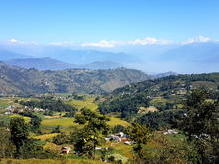 Landschaft in der Nähe von Nagarkot (1932 m) mit Blick auf die Himalayakette