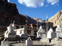 Markha Kloster mit Chörten (Stupas)