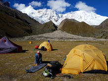 Base Camp am Ende des Ishinca-Tals (4350 m)