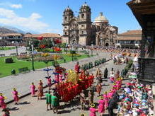 Inti Raymi-Prozession an der Plaza de Armas, Cusco