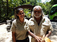 Aboriginal Führer im Daintree Nationalpark, dem ältestenTiefland-Regenwald der Welt