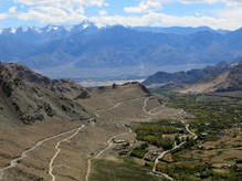 Khardung La (5.340 m) Passstrasse nach Leh