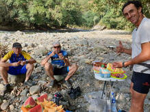 Feines Mittags-Picknick am Rio Pejibaye