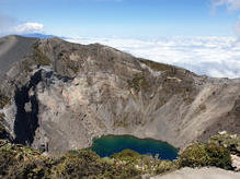 Irazú Vulkankrater (3432 m) - 1050 m breit und 300 m tief