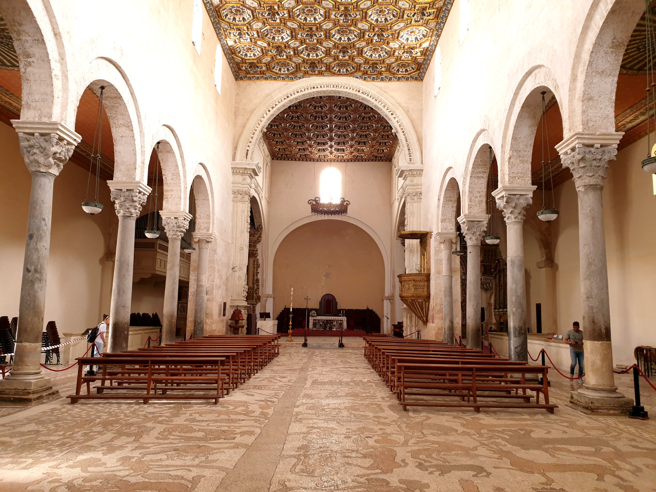 Kathedrale von Otranto mit Bodenmosaik, Süditalien-Apulien Kathedrale von Otranto mit Bodenmosaik, Süditalien-Apulien