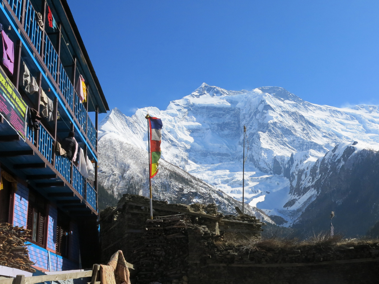 Lodge Upper Pisang (3300 m) & Annapurna II (7937 m) - Nepal Lodge Upper Pisang (3300 m) & Annapurna II (7937 m) - Nepal